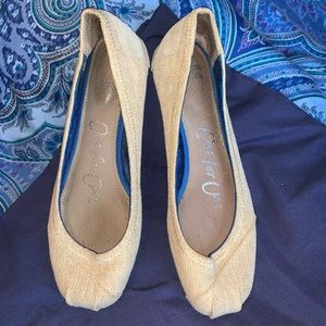 TOMS flats size 8.